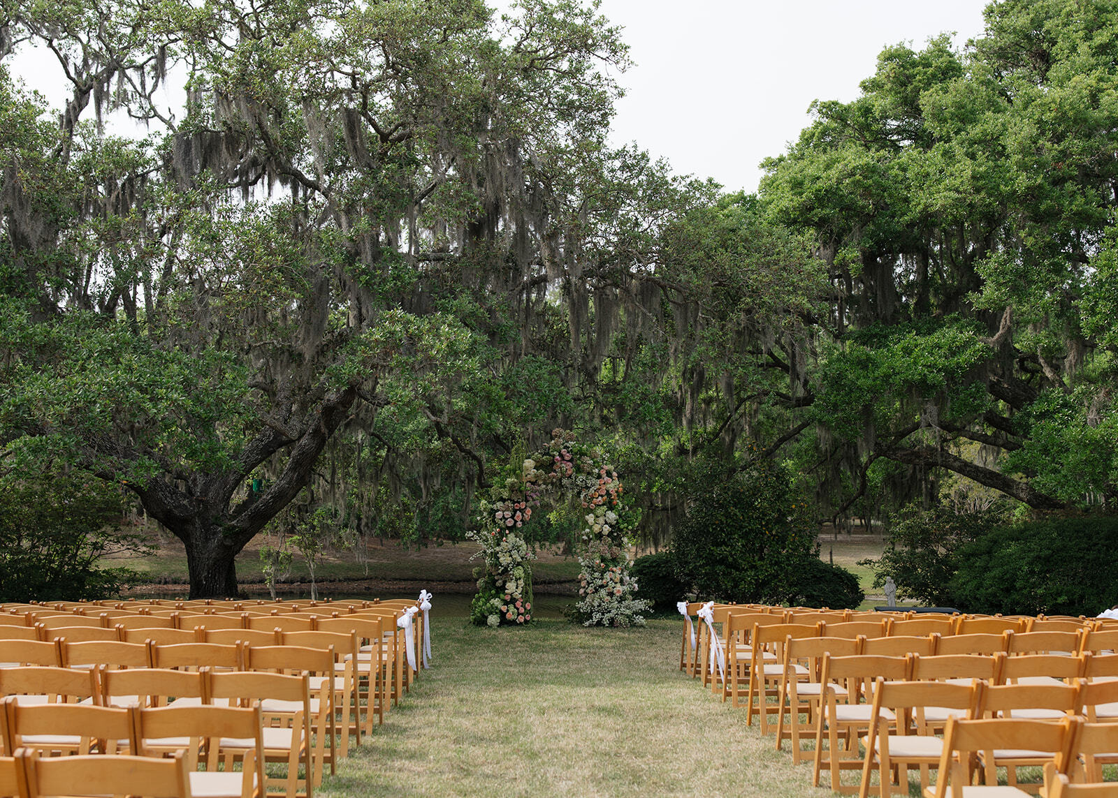 M Mc Bride Mudd Wedding 662 websize ellis events private home 44x123 natural oakwoods