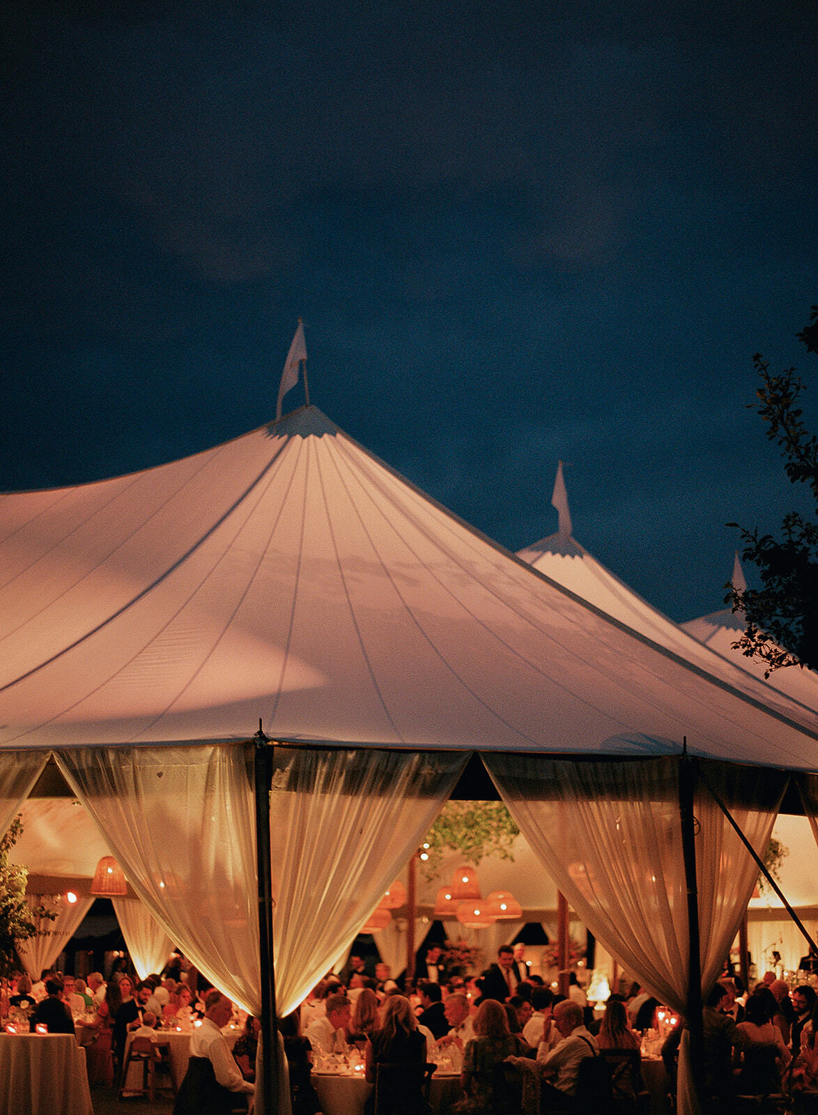 Shannanand Michael Reception 1 Details 14 websize yeamans ellis events meghan baskin 60x110 sail