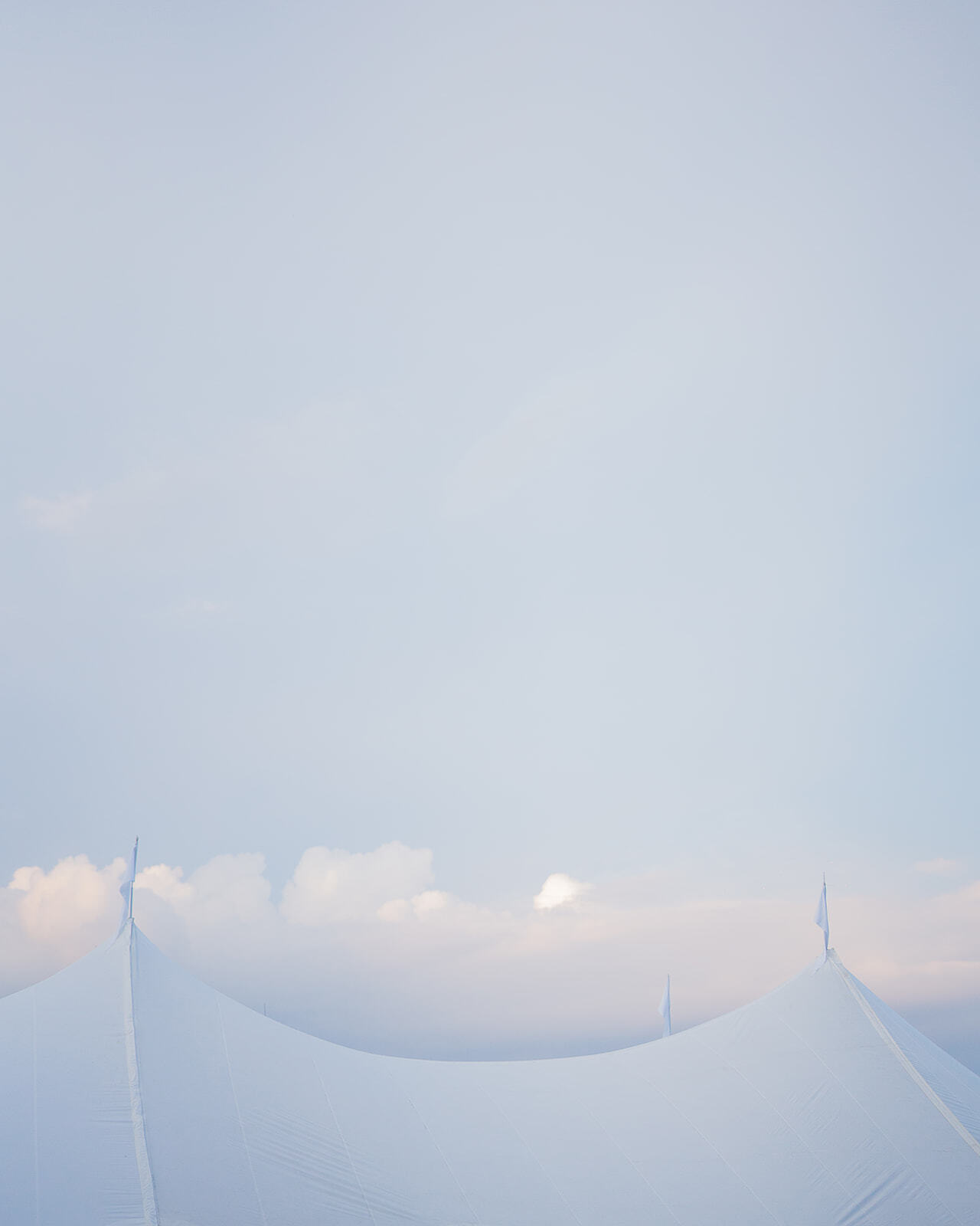 Shannanand Michael Reception 1 Details 2 websize yeamans ellis events meghan baskin 60x110 sail