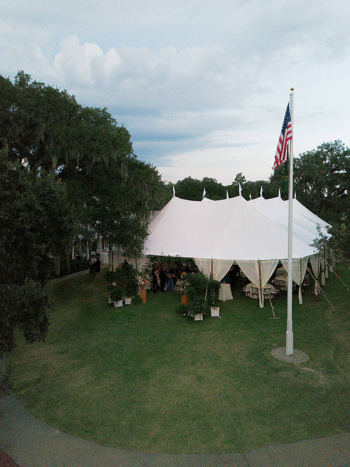 Shannanand Michael Reception 1 Details 94 websize yeamans ellis events meghan baskin 60x110 sail