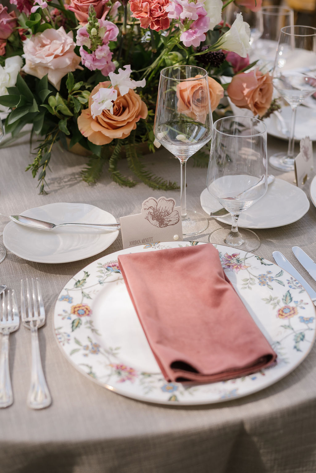 Our Wedding423of1239 ren photog spellbound TBH willow floral charger lexington pure martha bb