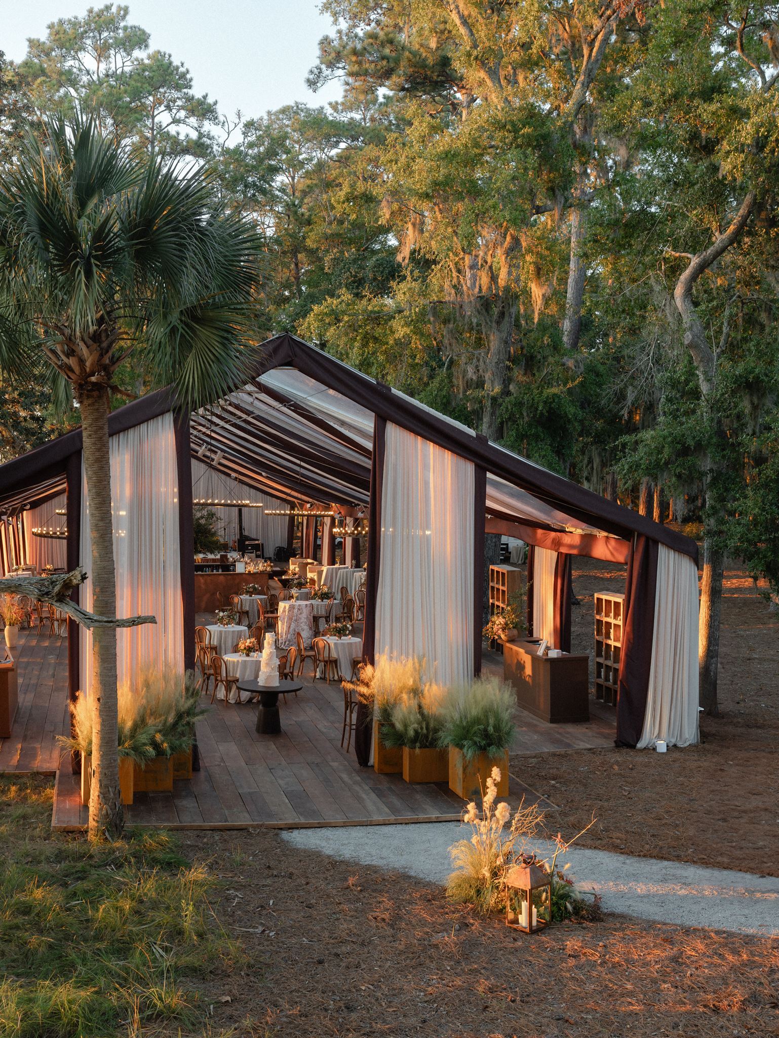 271 A0654 websize danielcolvinphotography haley kelly private home 40x135 clear gable plank