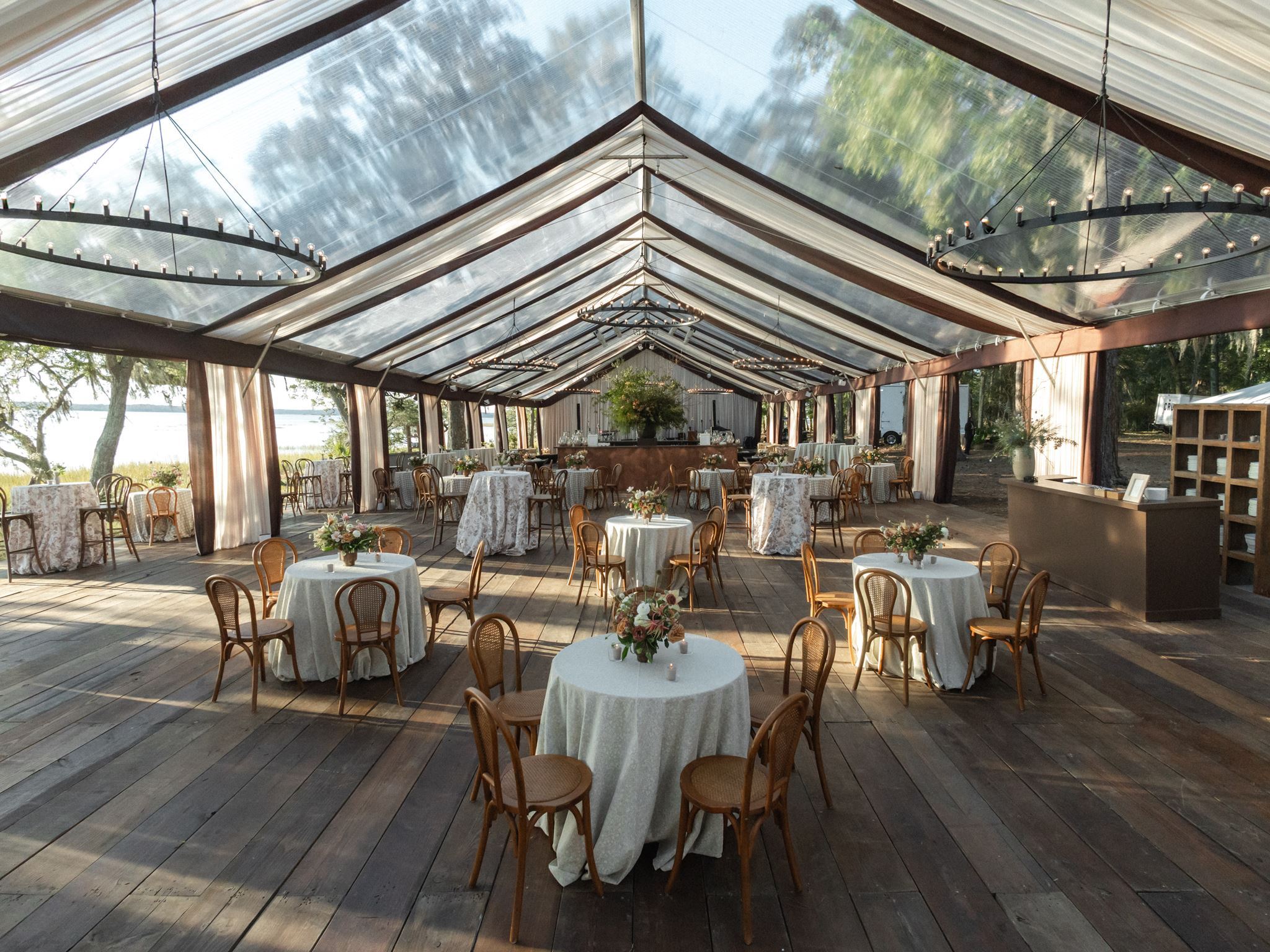 CU0 A7682 websize danielcolvinphotography haley kelly private home 40x135 clear gable plank