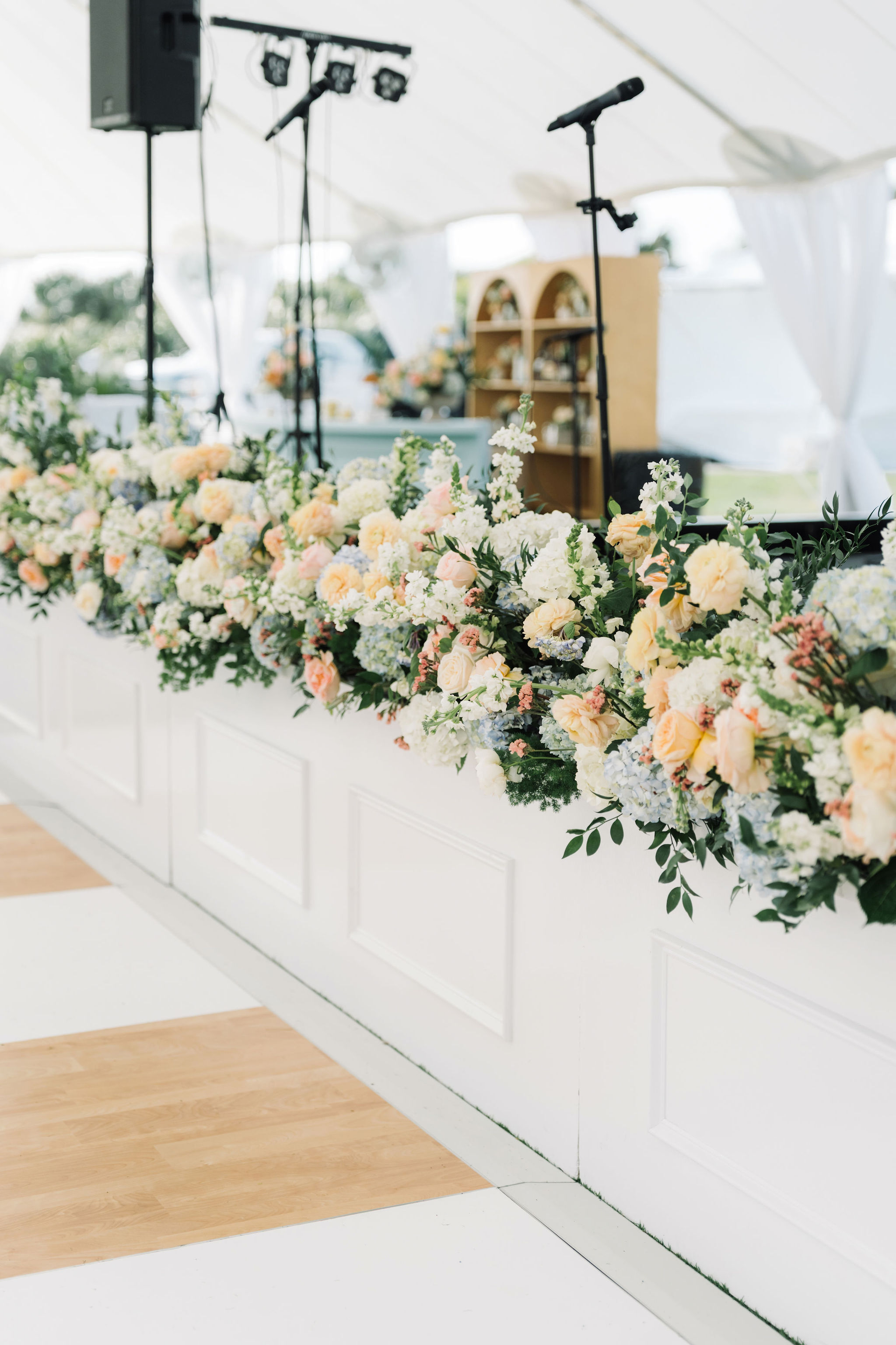 Ashley Christian Kiawah Ocean Course Wedding 697 aaronandjillian acb ocean course honey rattan panama napkin surround