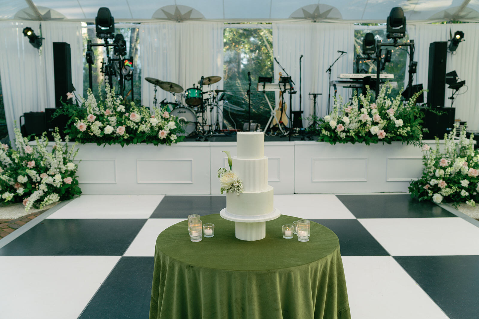 Di Giorgio wedding Kailee Di Meglio Photography 1195 websize soho event design tbh stage surround