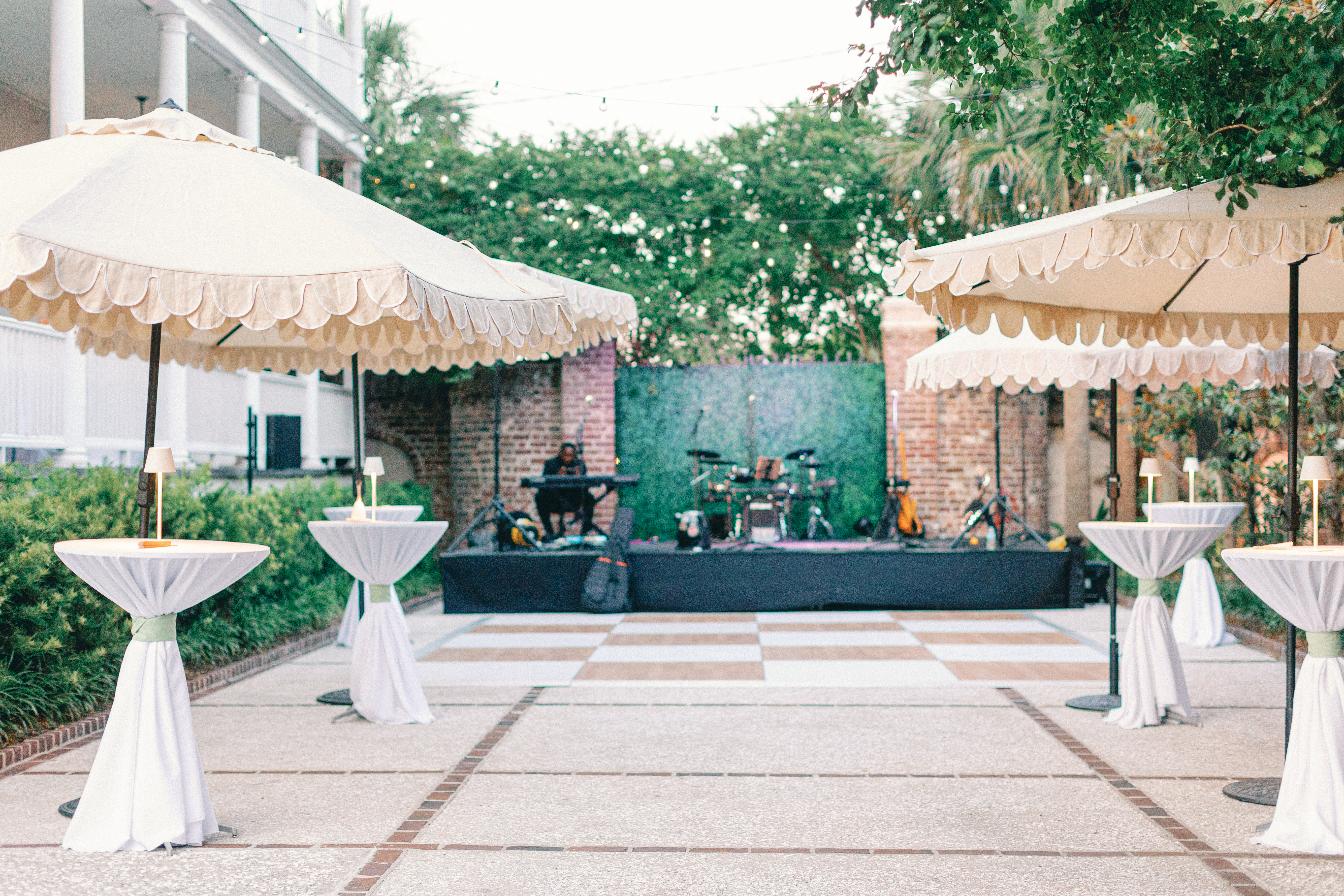 Ava kyle gadsden house wedding hayley moore photography 1036 peper events scallop stage birch and white