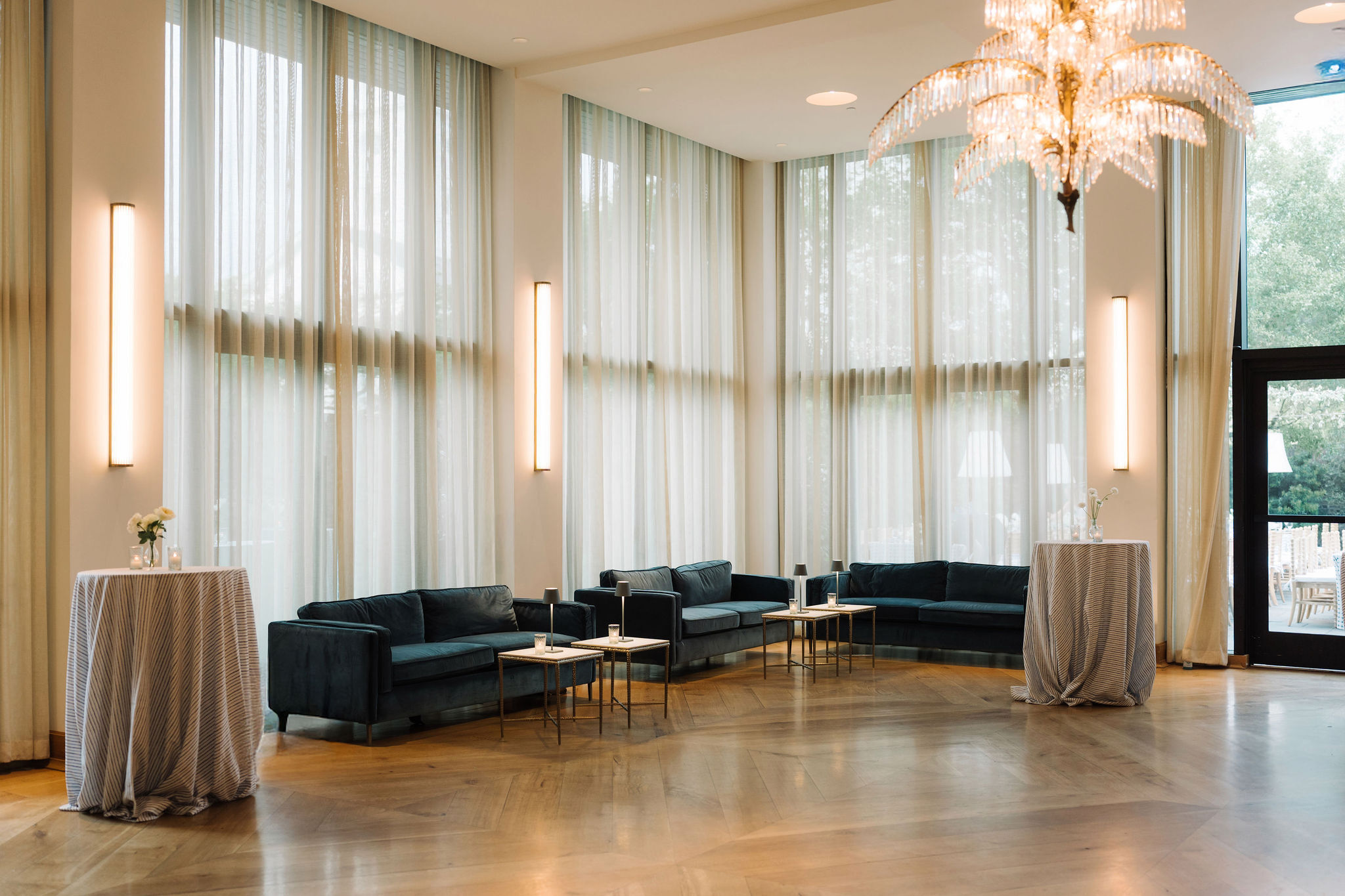 Rachel Zach Dewberry Hotel Wedding 844 pure luxe aaron and jillian photog emery