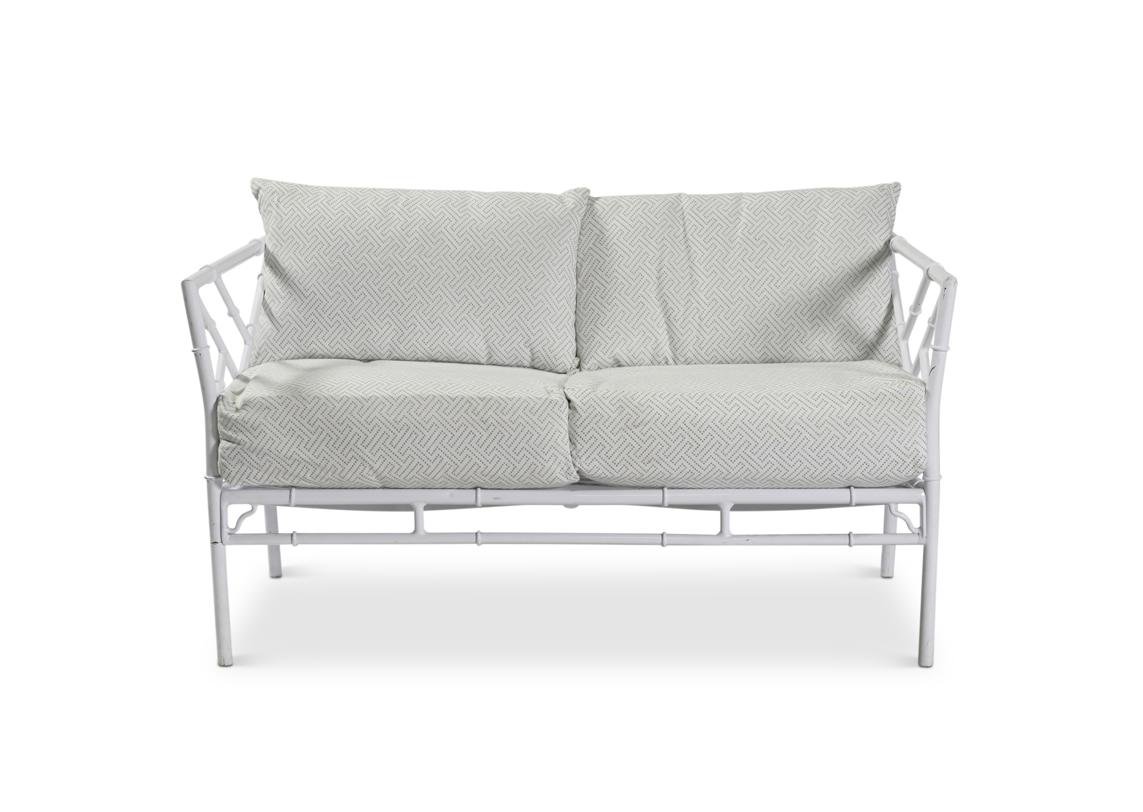 Avida Loveseat