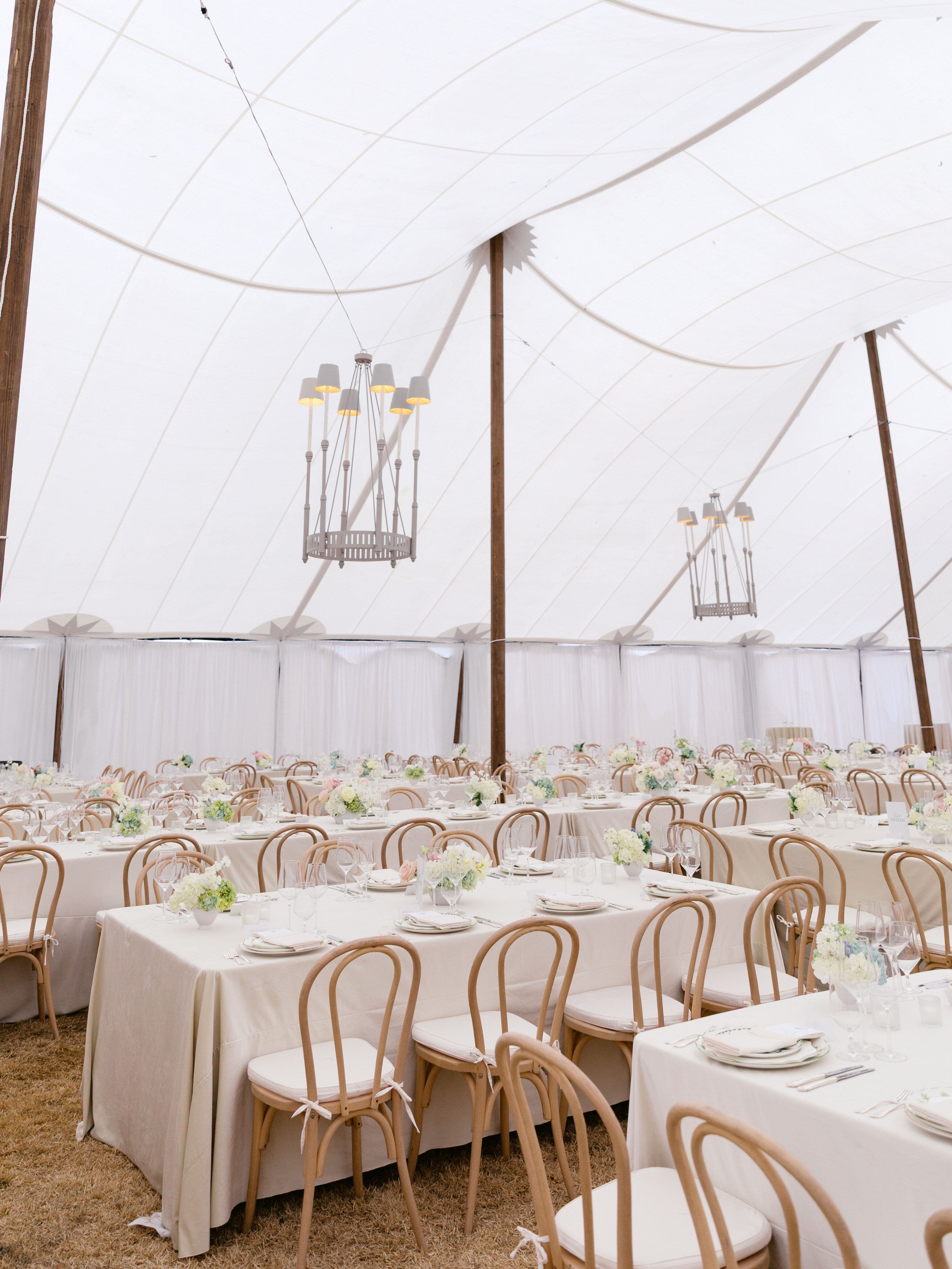 Charleston Wedding Day Darby Bobo Photo 0752 soeur events admirals house quarters h and i 60x120 sail blonde bentwood
